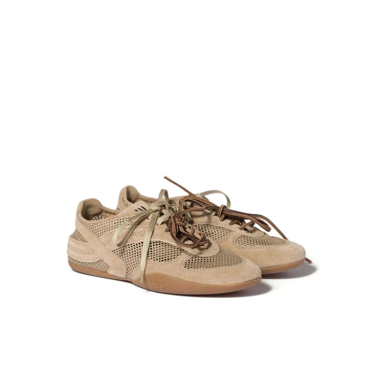 Gymnasium mesh and suede sneakers