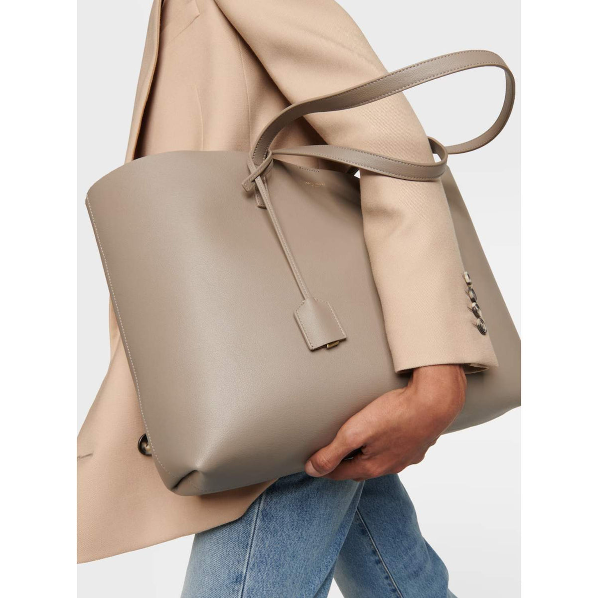 Shopping E/W leather tote bag