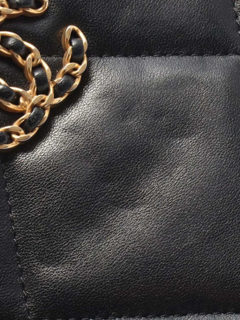 2021-2025 Lambskin 19 Round Clutch with Chain satchel