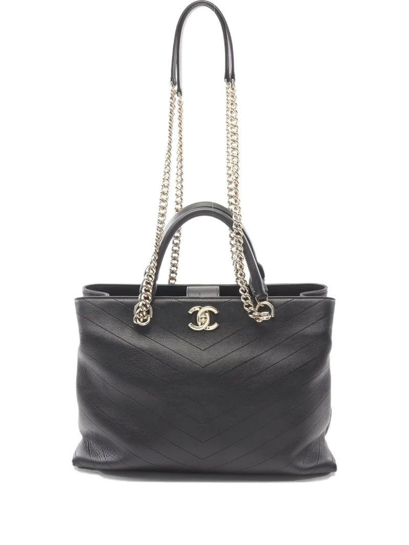 2018-2019 Chevron V-stitch chain shoulder bag