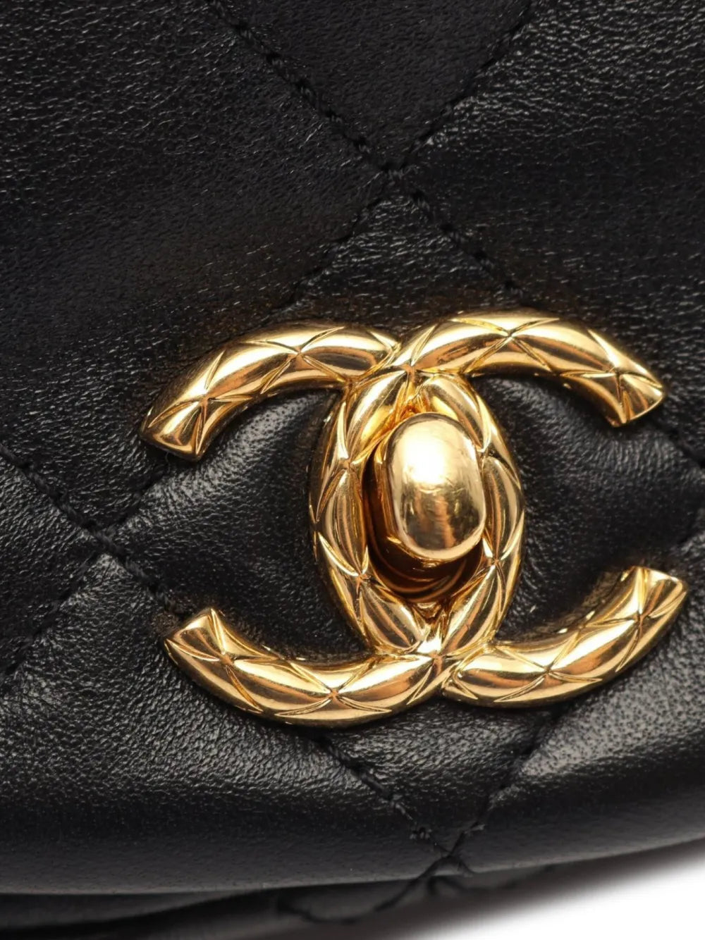 2021 Matelassé shoulder bag