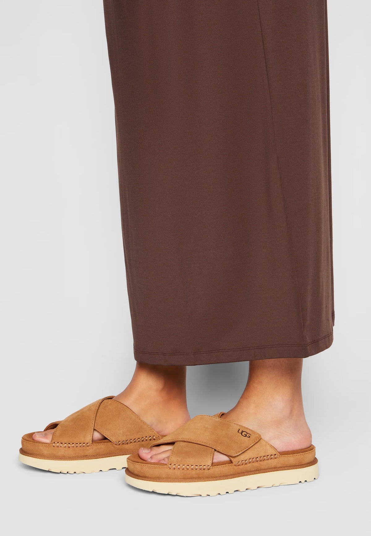 סנדלי האג | כפכפי האג Ugg Goldenstar Cross Sandals Chestnut