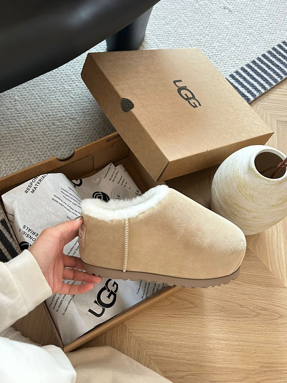 UGG Pumped Round Toe Slides - Bright