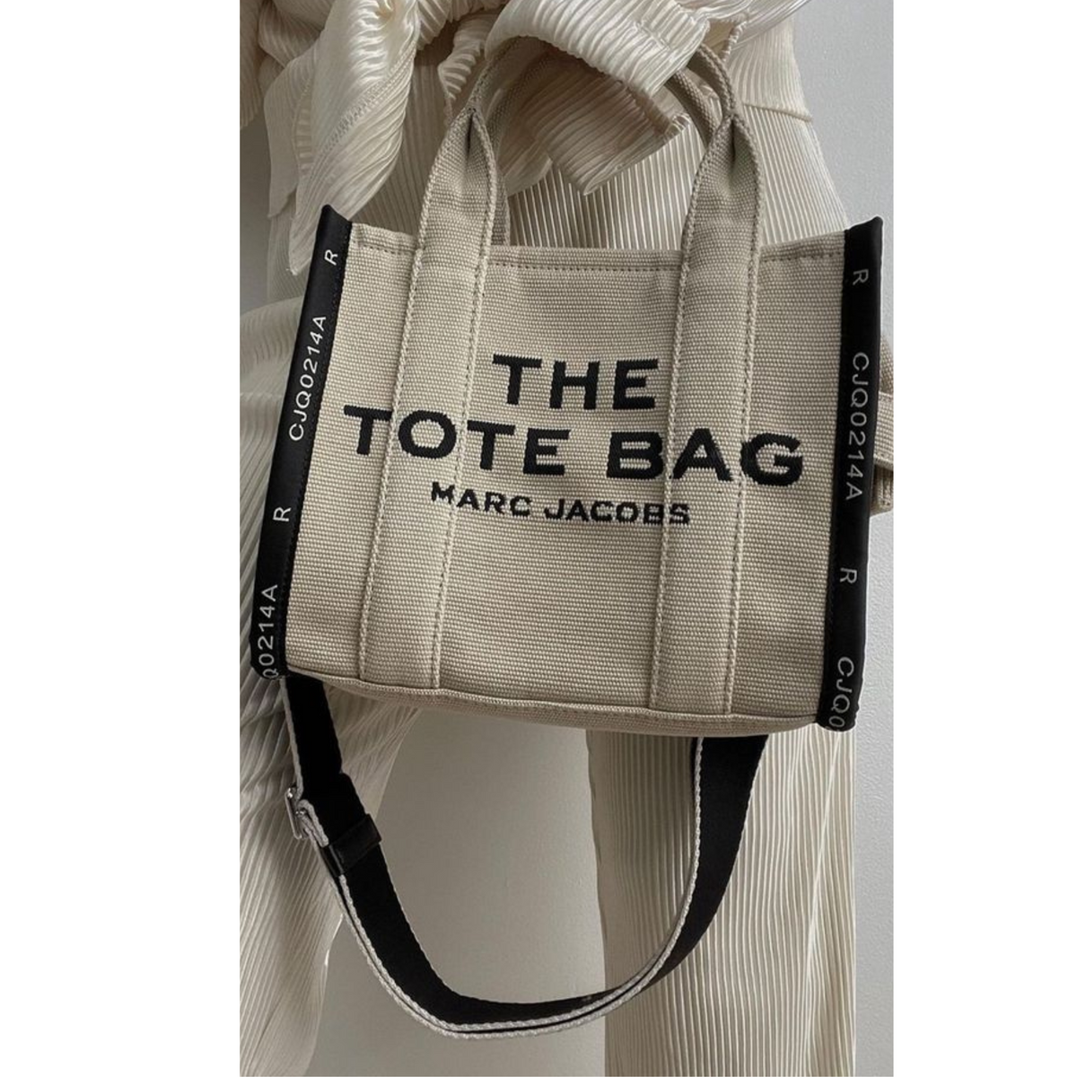 THE TOTE BAG MEDIUM